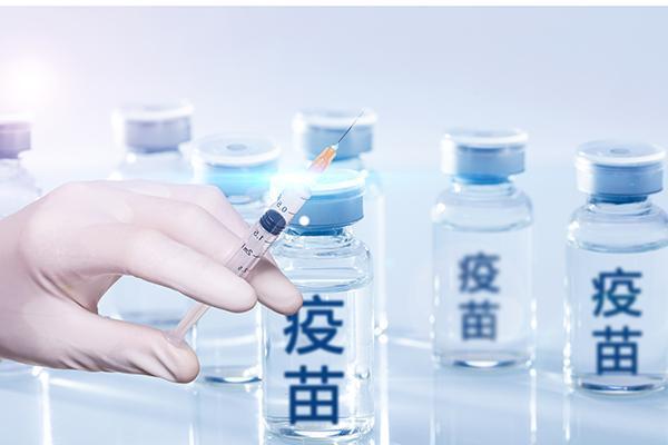 我國新冠疫苗累計接種近24億劑次，專(zhuān)家回應熱點(diǎn)問(wèn)題